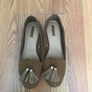 Suede tan loafers.